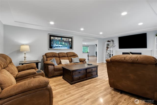 Property photo for 11013 Lundstrom Drive SW, Lakewood photo 2