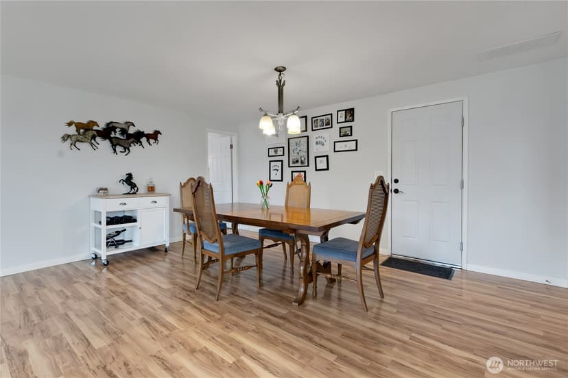 Property photo for 11013 Lundstrom Drive SW, Lakewood photo 11