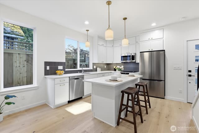 Property photo for 13353 25th Avenue NE, Seattle photo 3