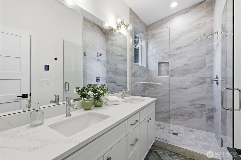 Property photo for 13353 25th Avenue NE, Seattle photo 14