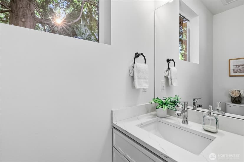 Property photo for 13353 25th Avenue NE, Seattle photo 10