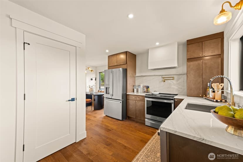 Property photo for 8622 17th Avenue NE, Seattle photo 11