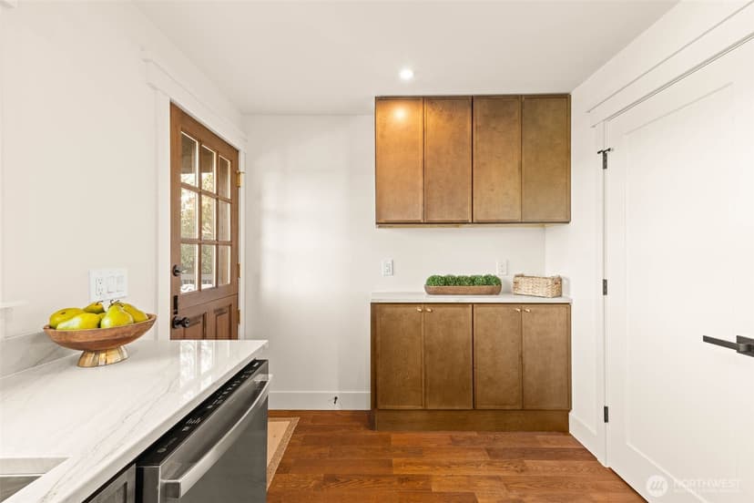 Property photo for 8622 17th Avenue NE, Seattle photo 12