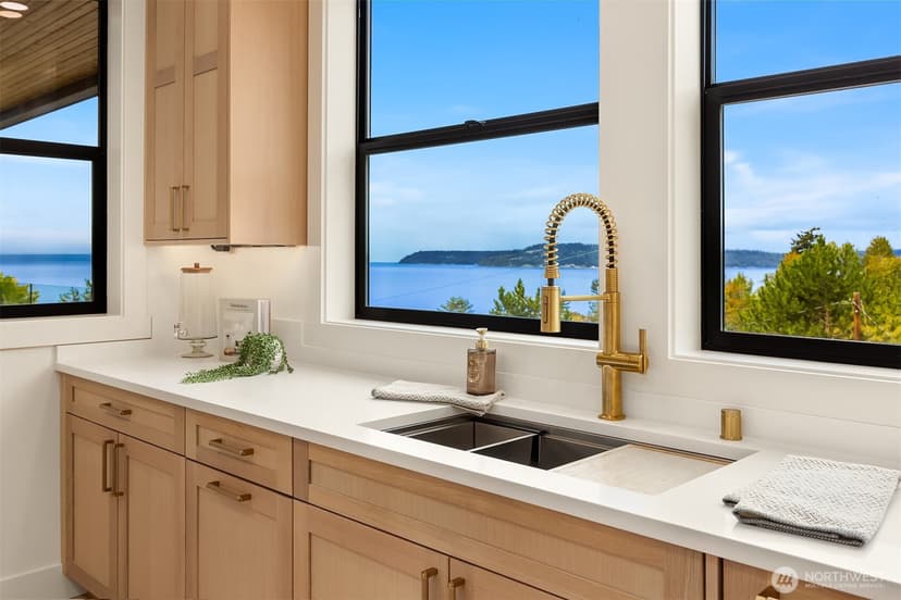 Property photo for 7126 Picnic Place, Edmonds photo 11