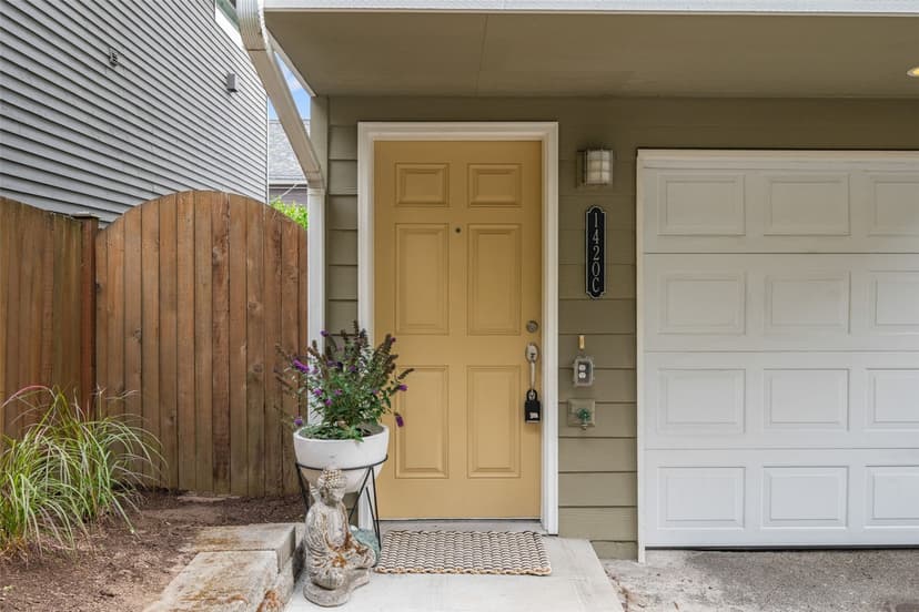 Property photo for 1420 18th Avenue #C, Seattle photo 11