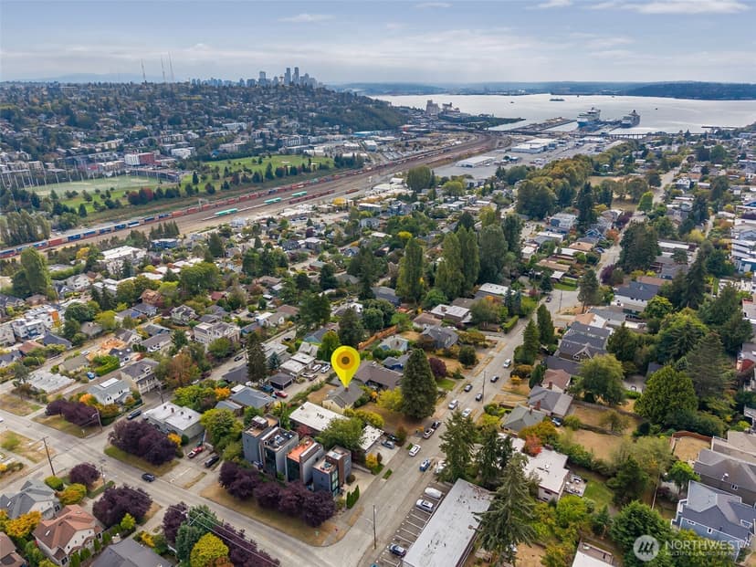 Property photo for 3046 24th Avenue W, Seattle photo 34