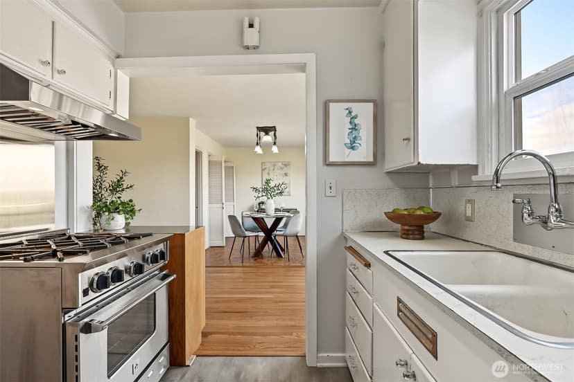 Property photo for 3046 24th Avenue W, Seattle photo 12