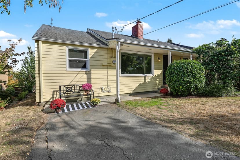 Property photo for 3046 24th Avenue W, Seattle