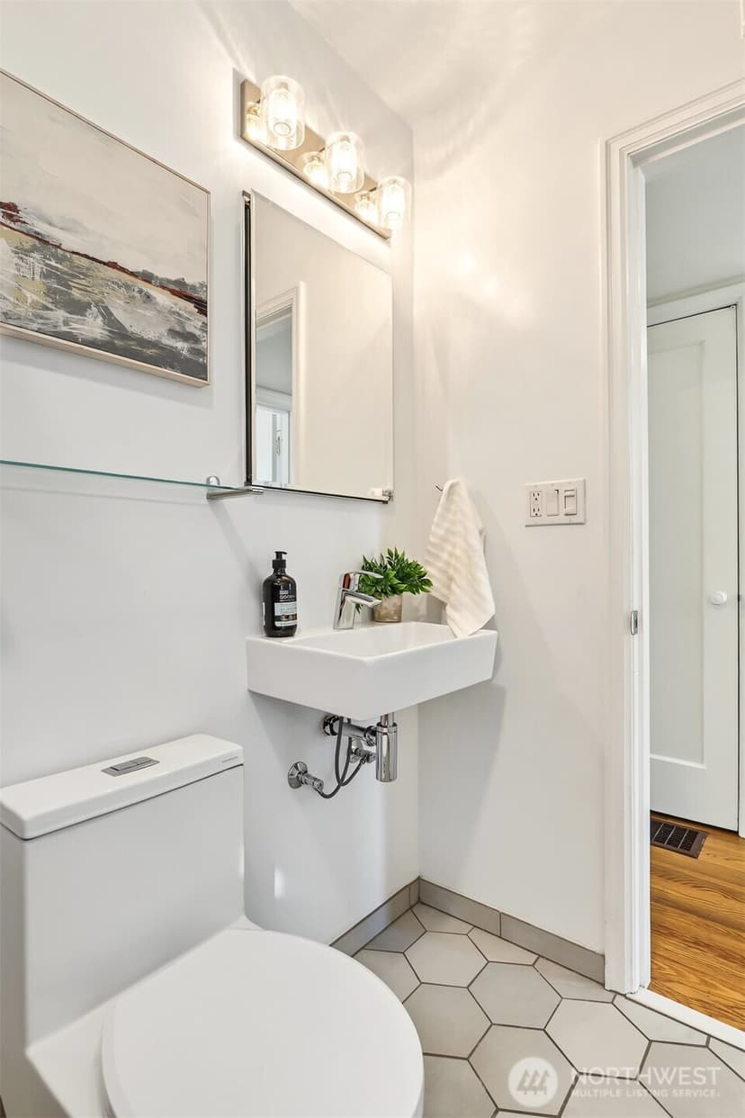 Property photo for 3046 24th Avenue W, Seattle photo 21