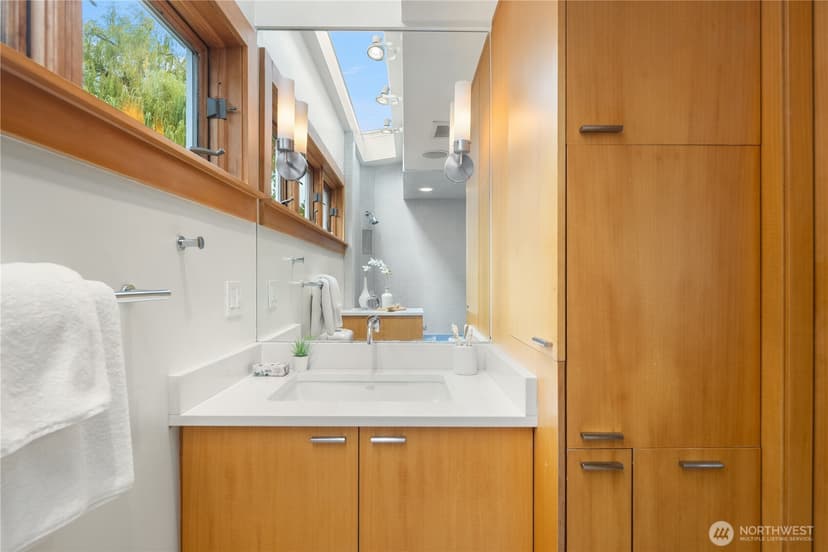 Property photo for 2331 Fairview Avenue E #I, Seattle photo 23