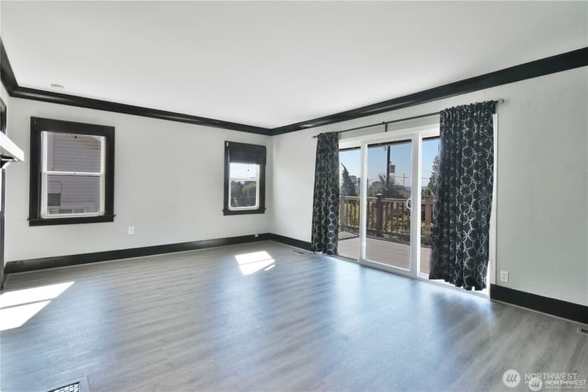 Property photo for 328 NE 52nd Street, Seattle photo 5