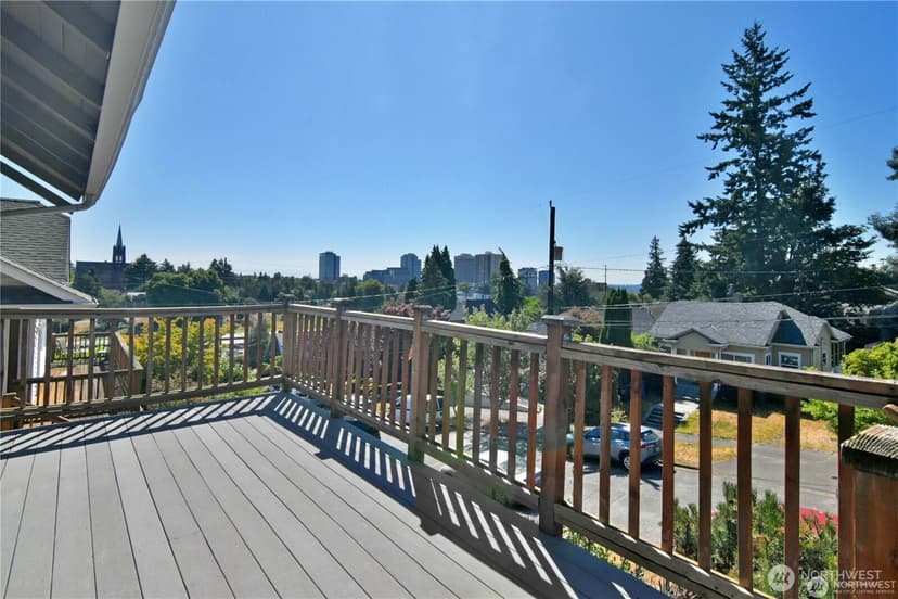 Property photo for 328 NE 52nd Street, Seattle photo 6