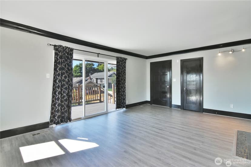 Property photo for 328 NE 52nd Street, Seattle photo 4