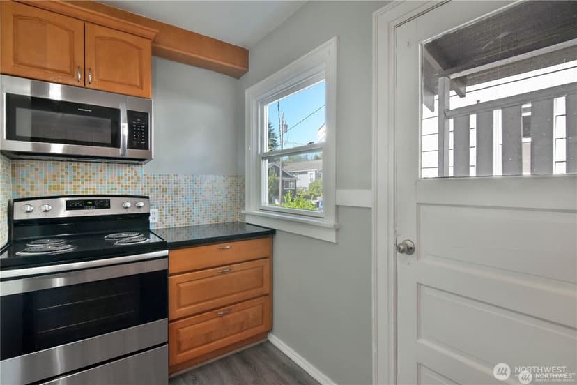 Property photo for 328 NE 52nd Street, Seattle photo 12