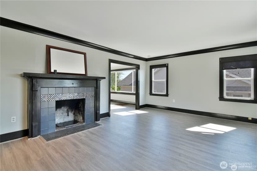 Property photo for 328 NE 52nd Street, Seattle photo 3