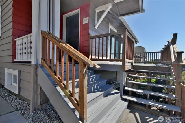 Property photo for 328 NE 52nd Street, Seattle photo 2