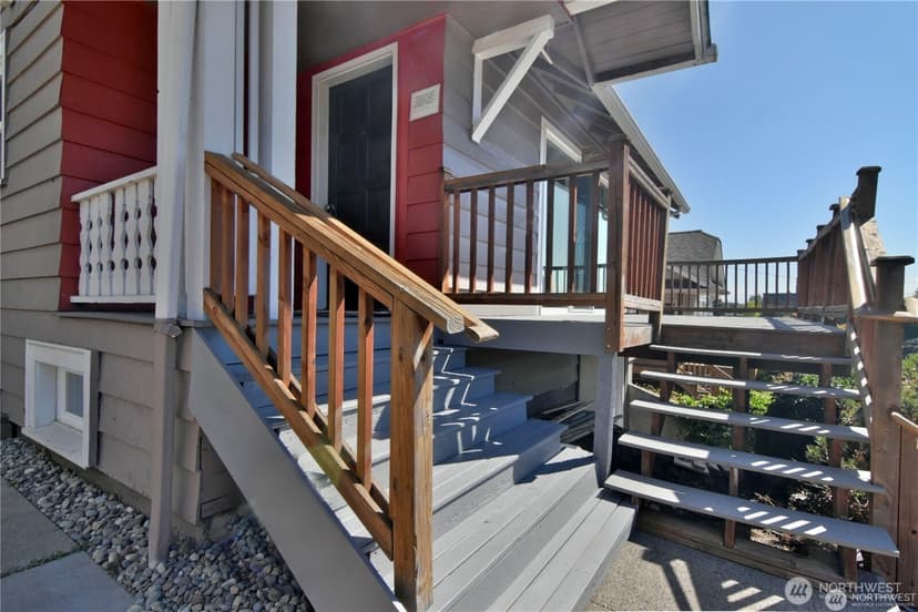 Property photo for 328 NE 52nd Street, Seattle photo 2