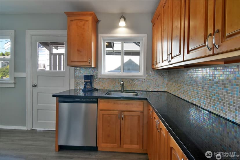 Property photo for 328 NE 52nd Street, Seattle photo 11