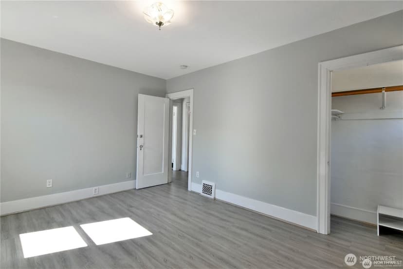 Property photo for 328 NE 52nd Street, Seattle photo 15