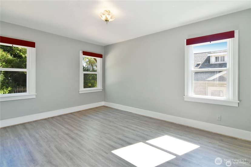 Property photo for 328 NE 52nd Street, Seattle photo 14