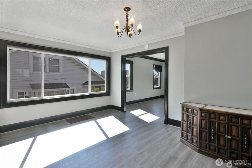 Property photo for 328 NE 52nd Street, Seattle photo 8