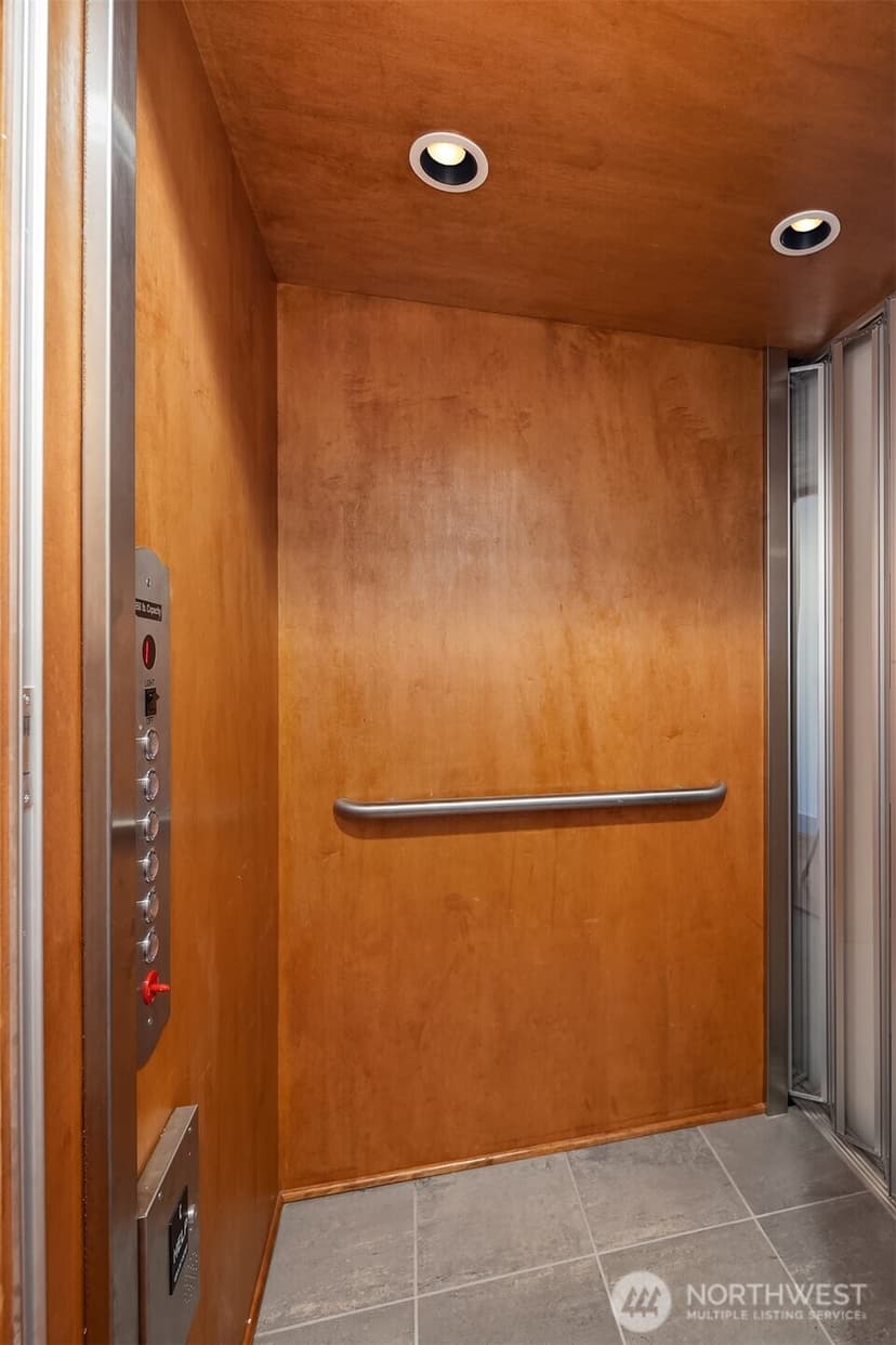 Property photo for 2619 Warren Avenue N, Seattle photo 9