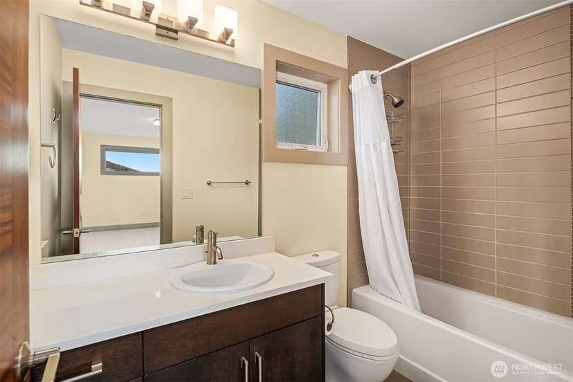 Property photo for 2619 Warren Avenue N, Seattle photo 35