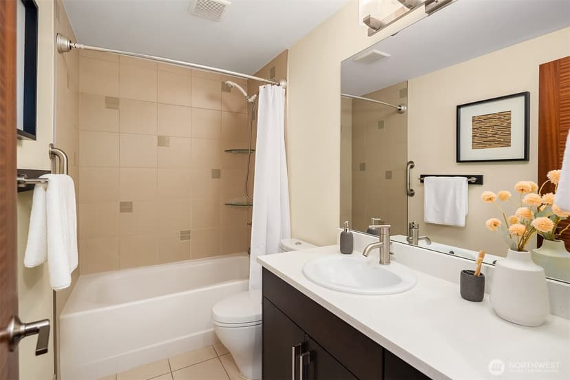 Property photo for 2619 Warren Avenue N, Seattle photo 7