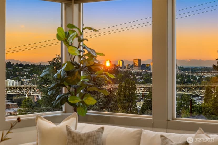 Property photo for 2619 Warren Avenue N, Seattle photo 13