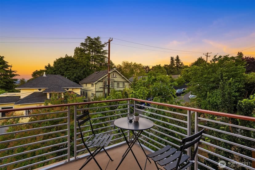 Property photo for 2619 Warren Avenue N, Seattle photo 11