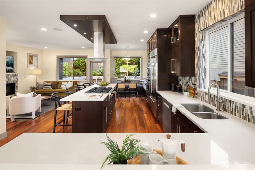 Property photo for 2619 Warren Avenue N, Seattle photo 17