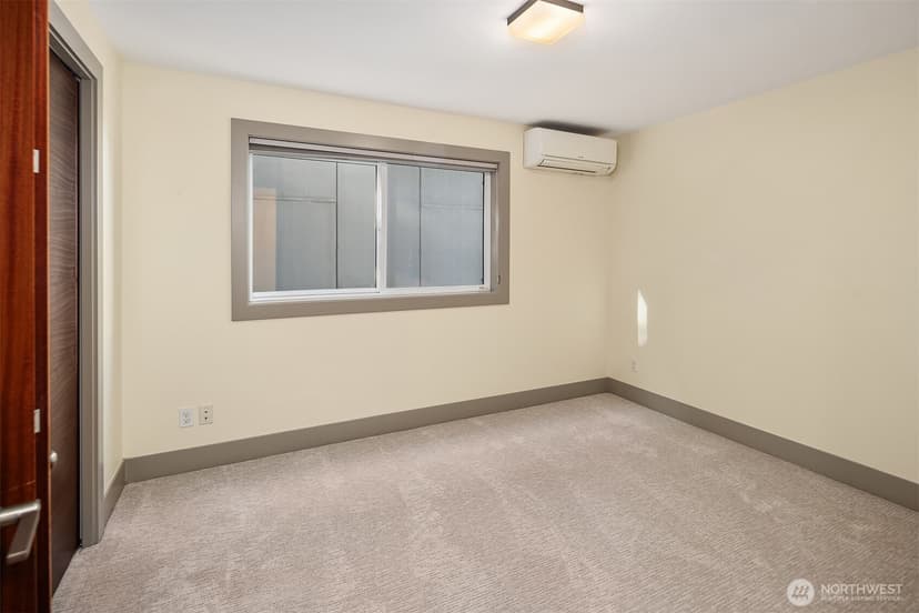 Property photo for 2619 Warren Avenue N, Seattle photo 6
