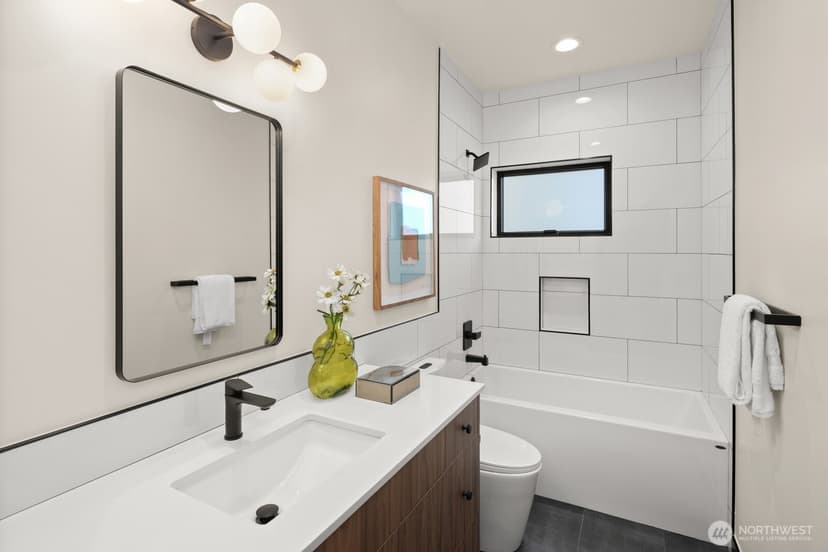Property photo for 1419 36th Avenue S, Seattle photo 9
