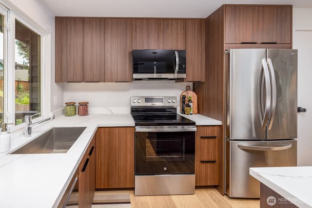Property photo for 6048 28th Avenue NE, Seattle photo 5