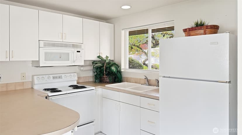 Property photo for 12701 NE 9th Place #D306, Bellevue photo 31