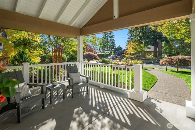 Property photo for 6818 49th Avenue NE, Seattle photo 4