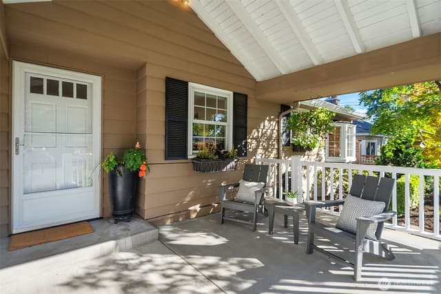 Property photo for 6818 49th Avenue NE, Seattle photo 3
