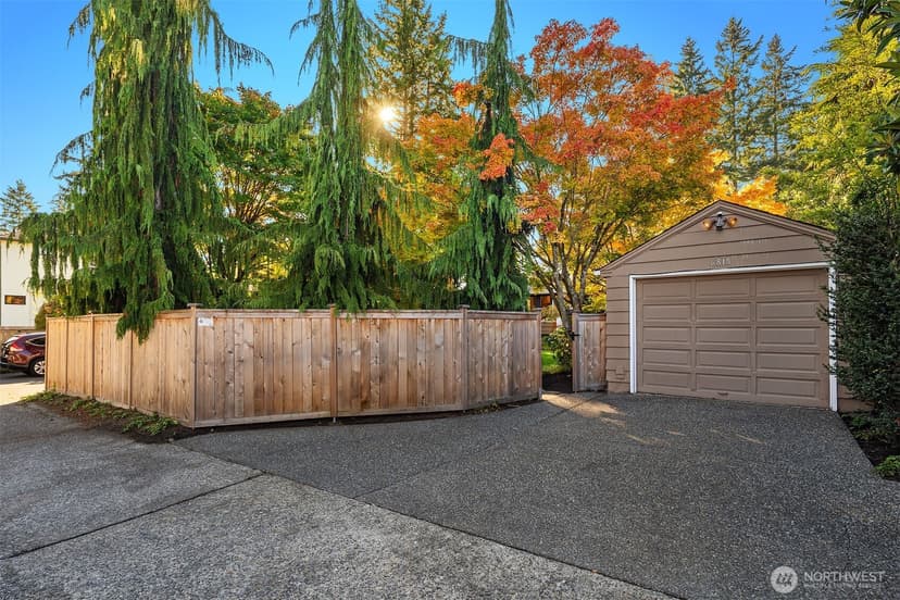 Property photo for 6818 49th Avenue NE, Seattle photo 32