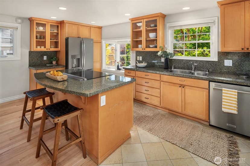 Property photo for 6818 49th Avenue NE, Seattle photo 10