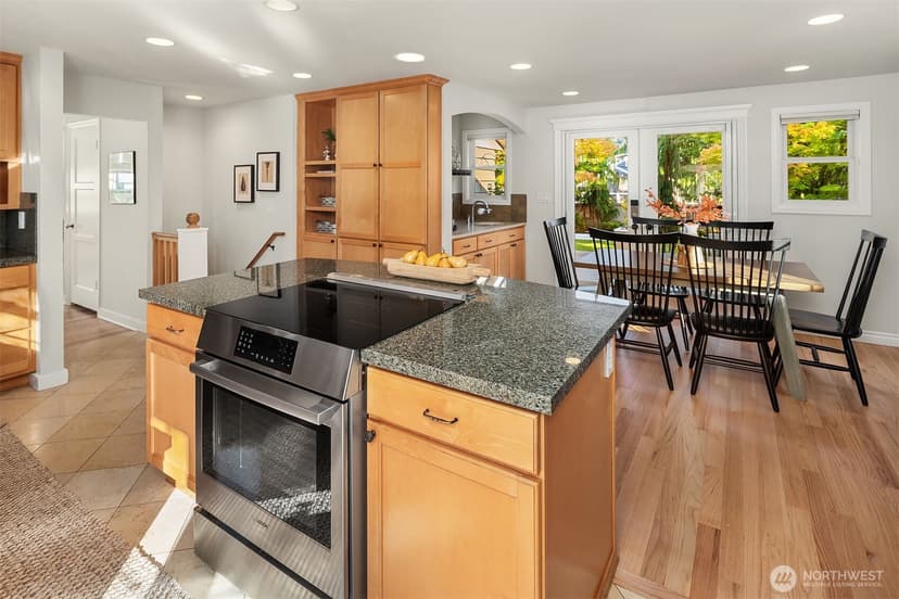 Property photo for 6818 49th Avenue NE, Seattle photo 13