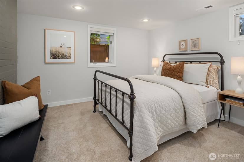 Property photo for 6818 49th Avenue NE, Seattle photo 24
