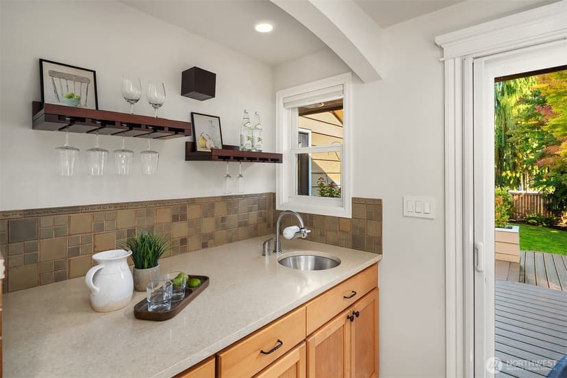 Property photo for 6818 49th Avenue NE, Seattle photo 15