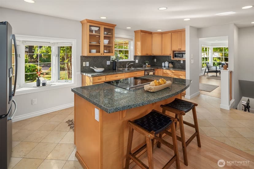 Property photo for 6818 49th Avenue NE, Seattle photo 11