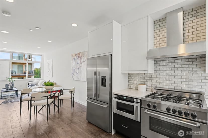 Property photo for 728 3rd Avenue N, Seattle photo 11
