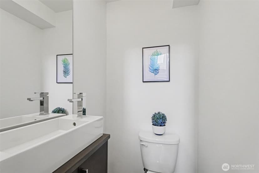 Property photo for 728 3rd Avenue N, Seattle photo 12