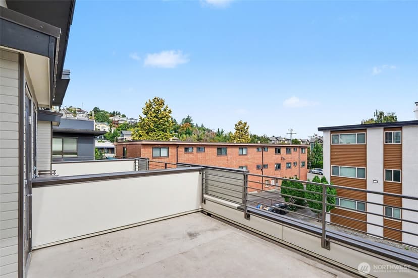 Property photo for 728 3rd Avenue N, Seattle photo 24