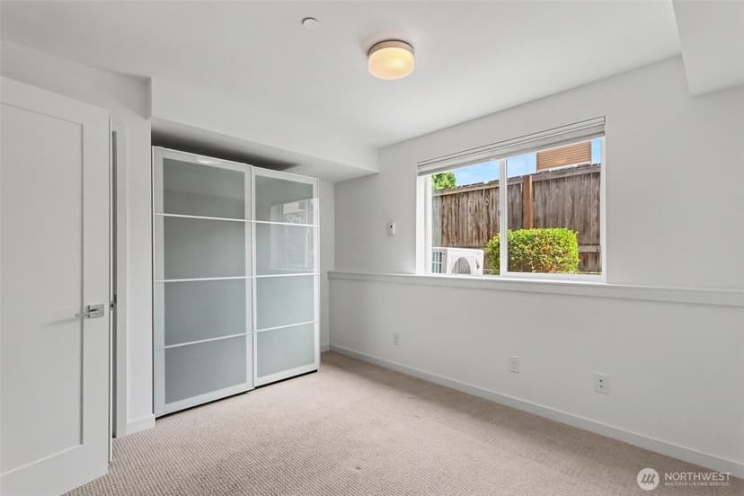 Property photo for 728 3rd Avenue N, Seattle photo 19