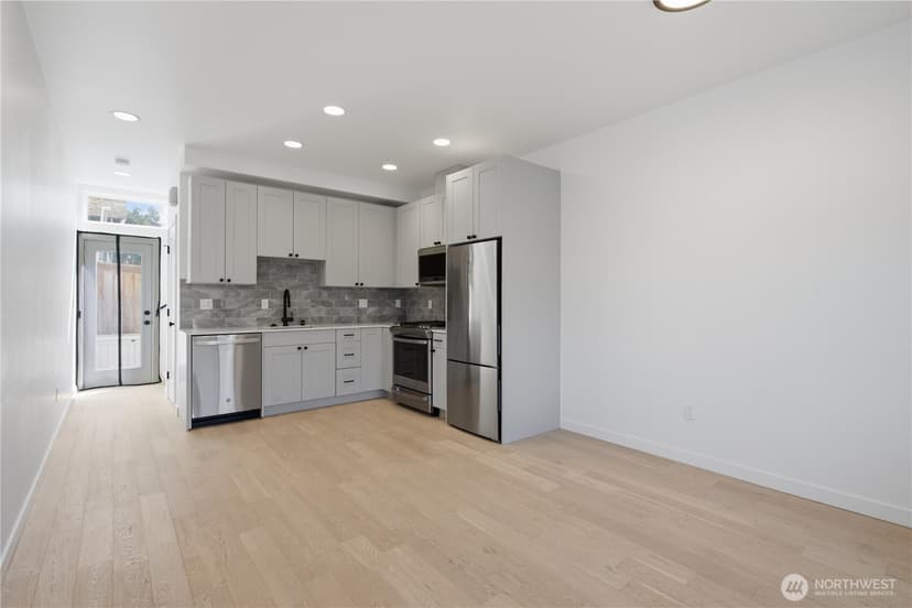 Property photo for 4608 Woodland Park Avenue N, Seattle photo 11