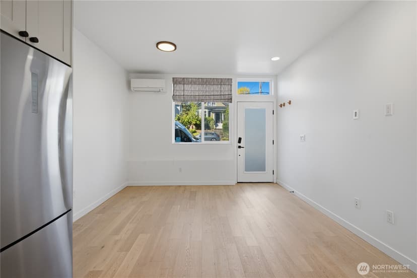 Property photo for 4608 Woodland Park Avenue N, Seattle photo 5