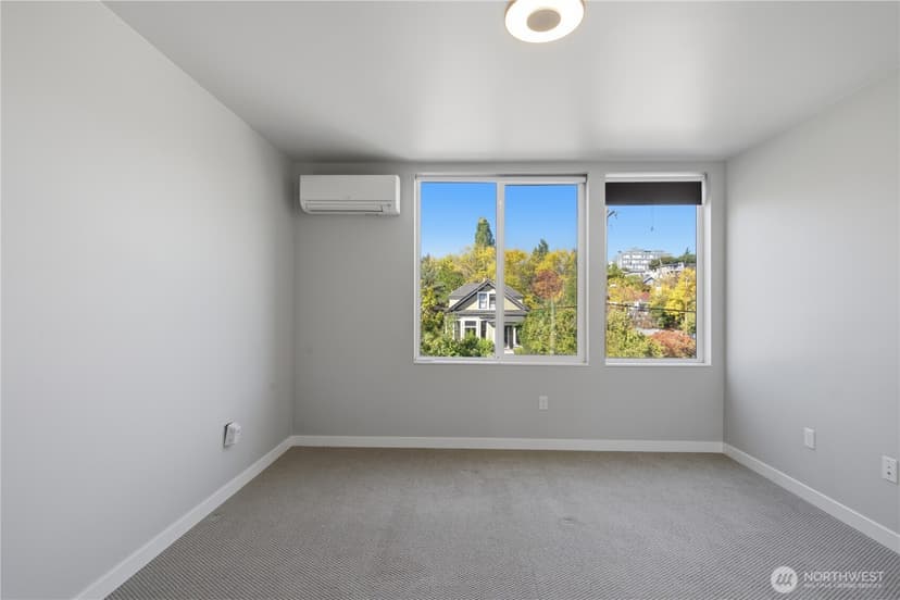 Property photo for 4608 Woodland Park Avenue N, Seattle photo 13